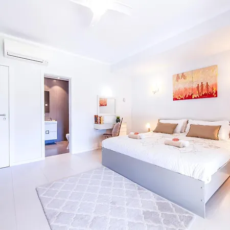 Blue Bay - Moradia Familiar Com Piscina Nos Olhos D'água, Albufeira Villa