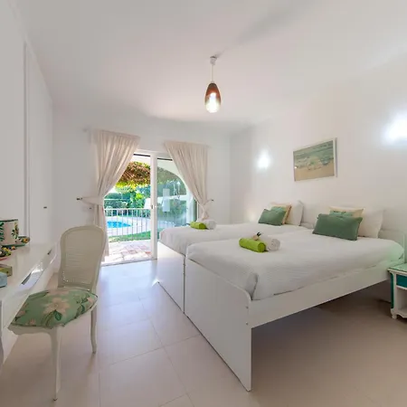Villa Blue Bay - Moradia Familiar Com Piscina Nos Olhos D'agua, Albufeira